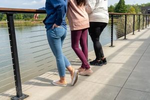 Women's Classic Denim Capri Leggings with Pockets, Comfortable Stretch Pull on Pants